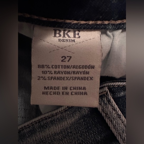 New Women’s BKE Stella Distressed 2 button Denim Cut Off Shorts, size 27 - Picture 5 of 7